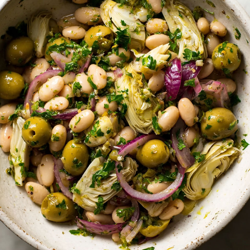 A bowl of marinated Za'atar-Bohnensalat.